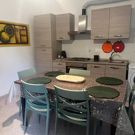 Fronte Ingresso Su Viale Della Pineta 5 Appartement *